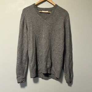 Everlane 100% cashmere Gray v neck Sweater